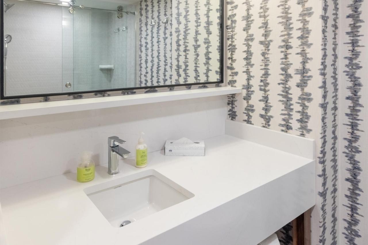 באנף Hotel Canoe And Suites מראה חיצוני תמונה