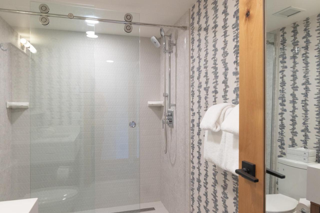 באנף Hotel Canoe And Suites מראה חיצוני תמונה