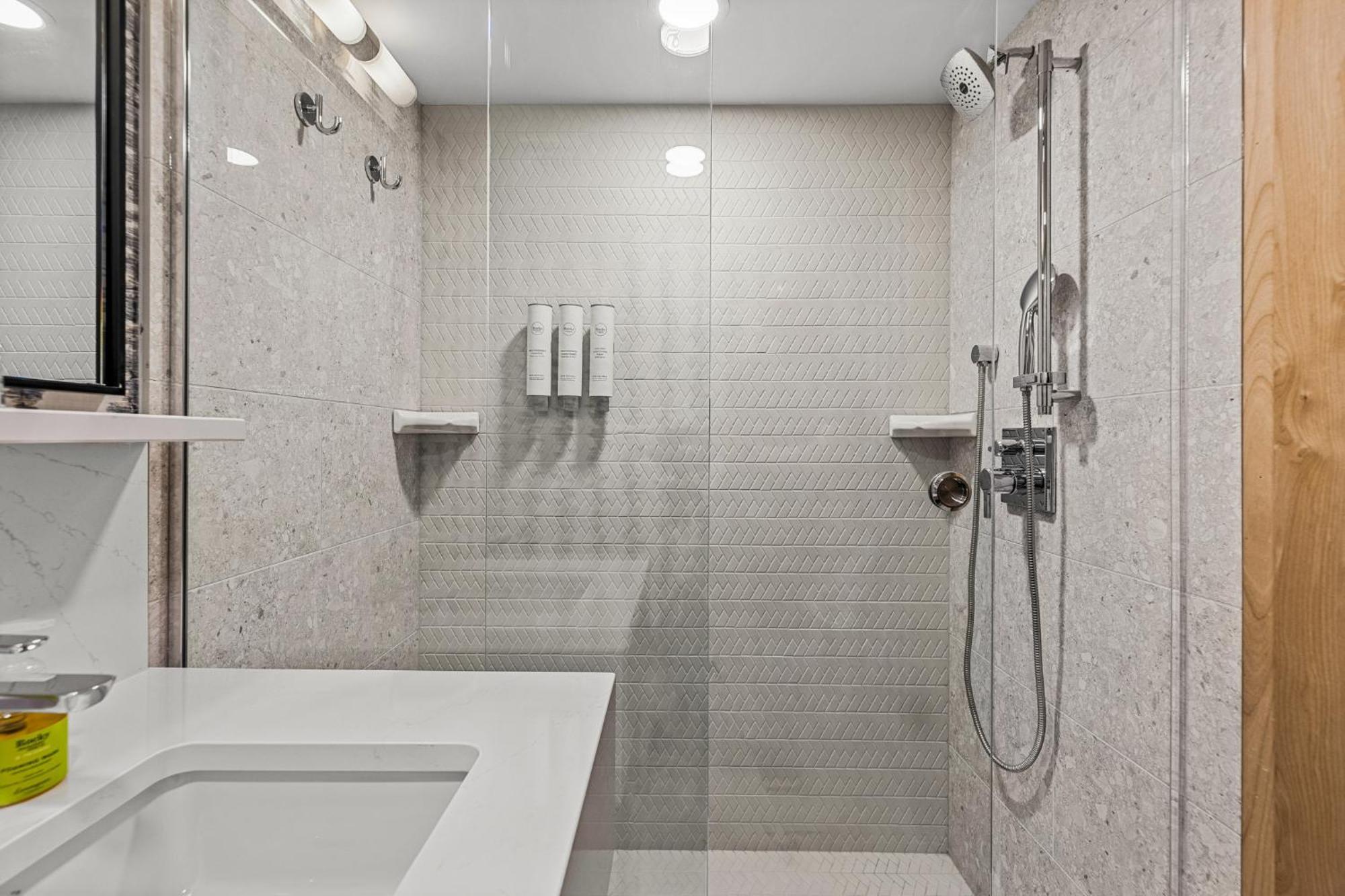 באנף Hotel Canoe And Suites מראה חיצוני תמונה